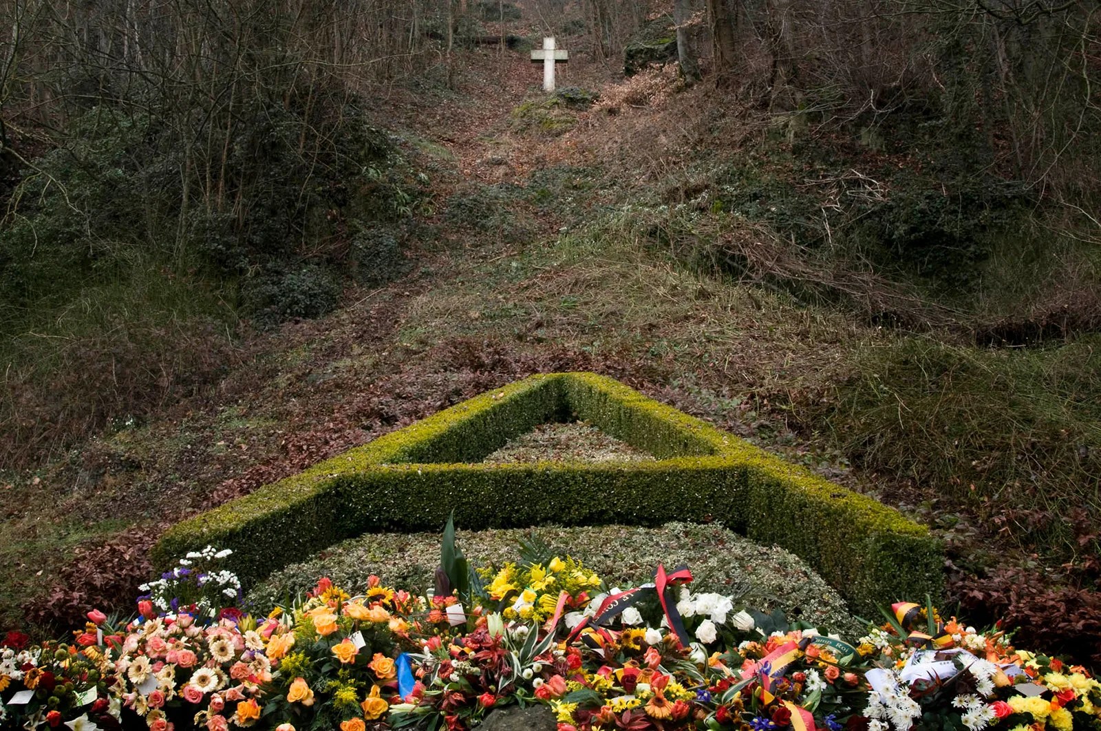 Where Albert fell to his death: commemorated by a memorial in Marche-les-Dames.