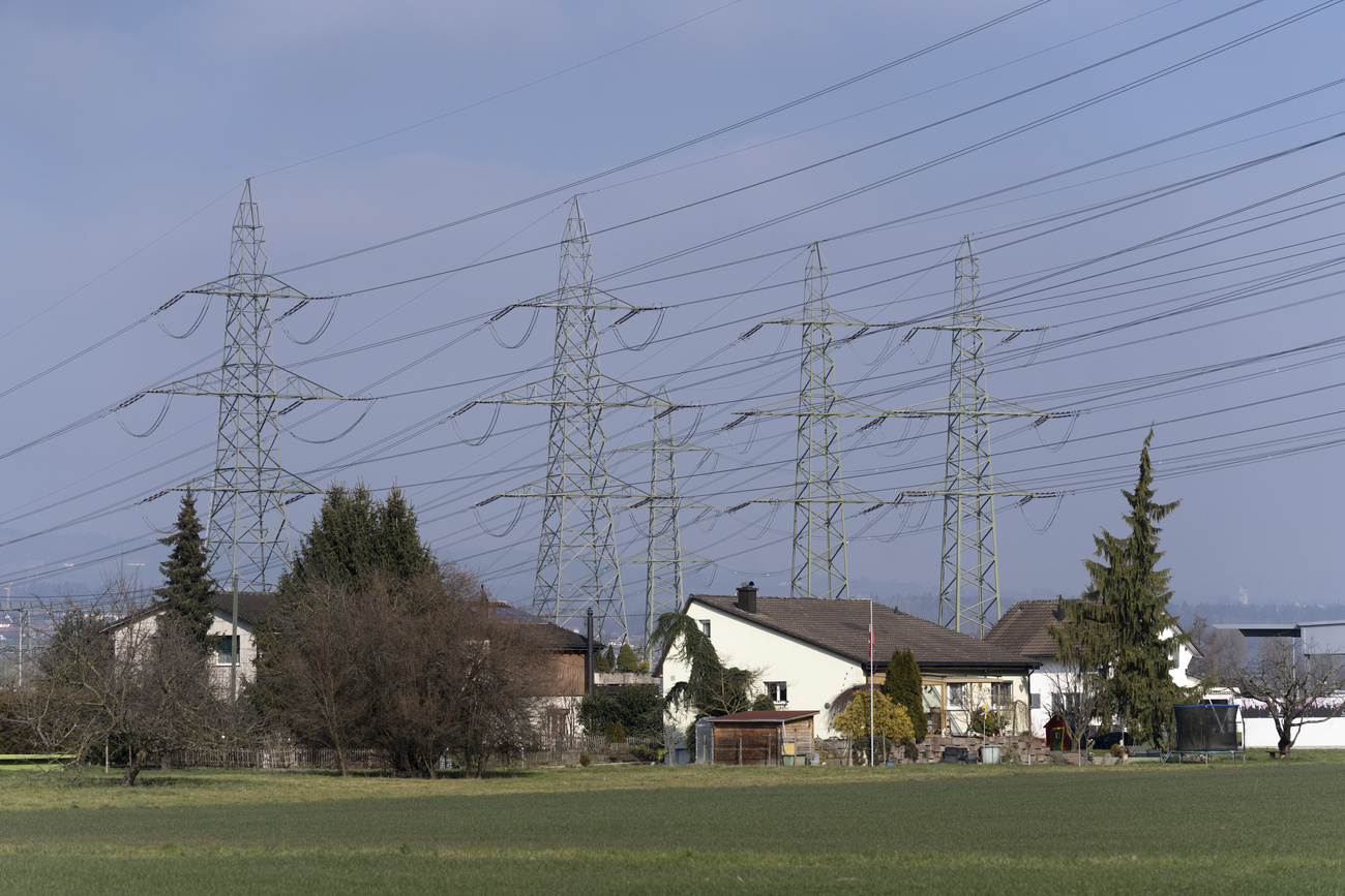 По оценке швейцарского оператора передающих сетей Swissgrid, масштабное отключение электроэнергии на несколько часов в Швейцарии остаётся крайне маловероятным.