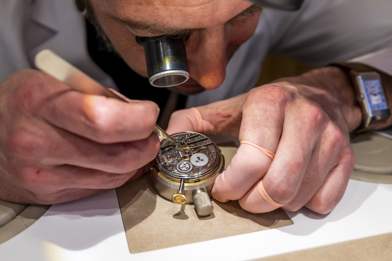 Orologiaio al lavoro