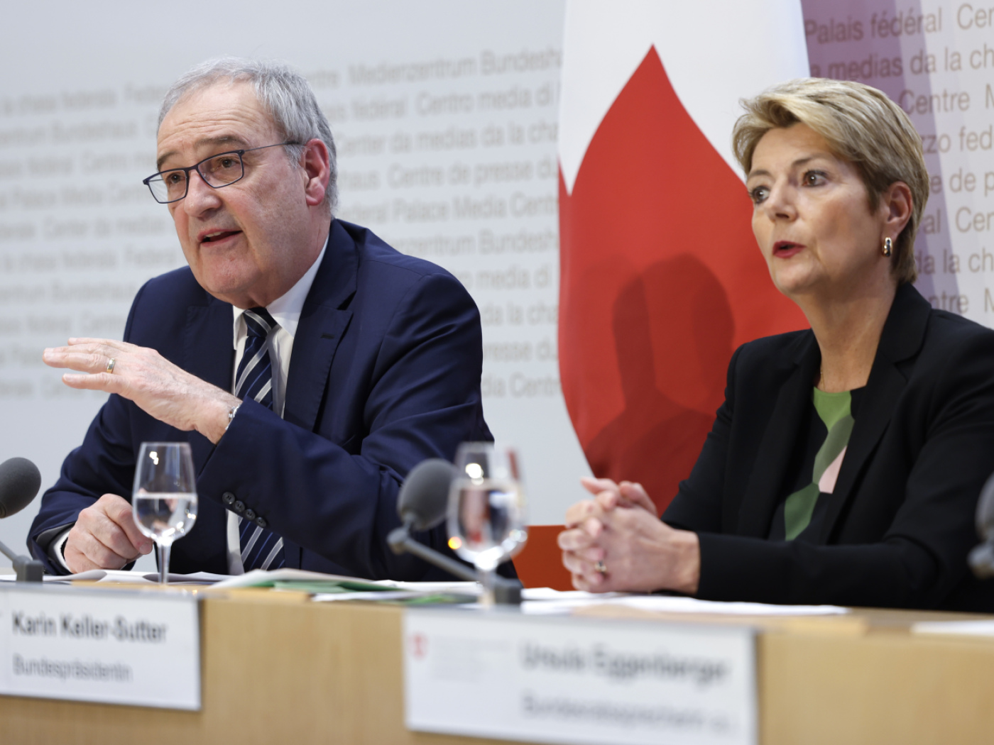 La presidente della Confederazione Karin Keller-Sutter e il ministro dell'economia Guy Parmelin