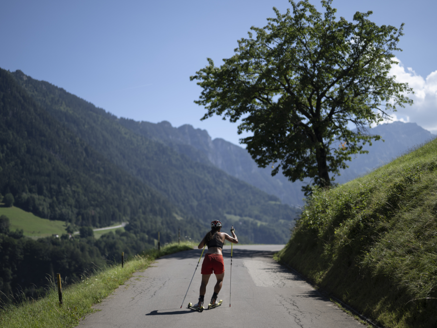 Swiss canton regulates use of roller skis on public roads