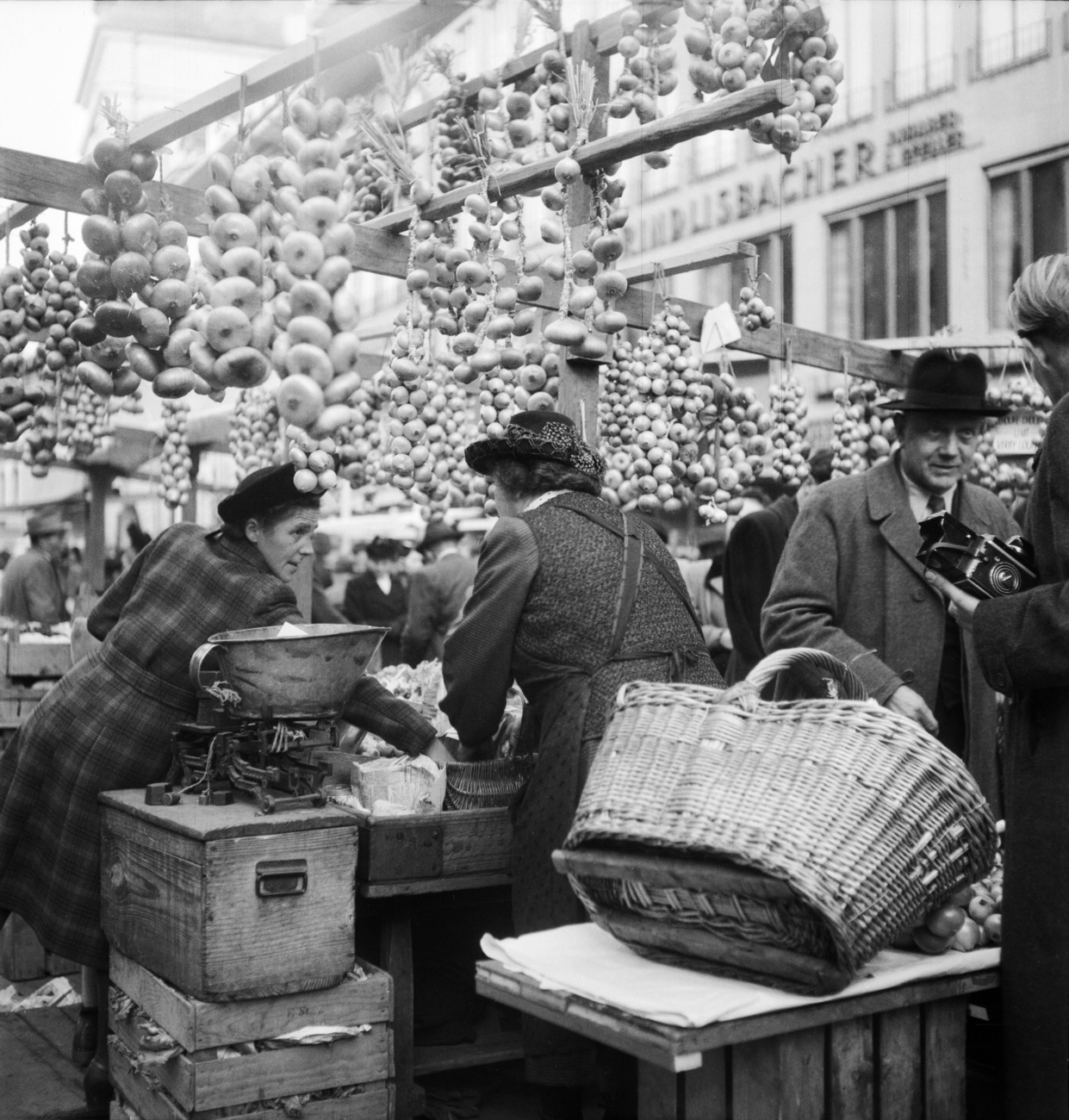 primo mercato delle cipolle di berna dopo la seconda guerra mondiale nel 1945