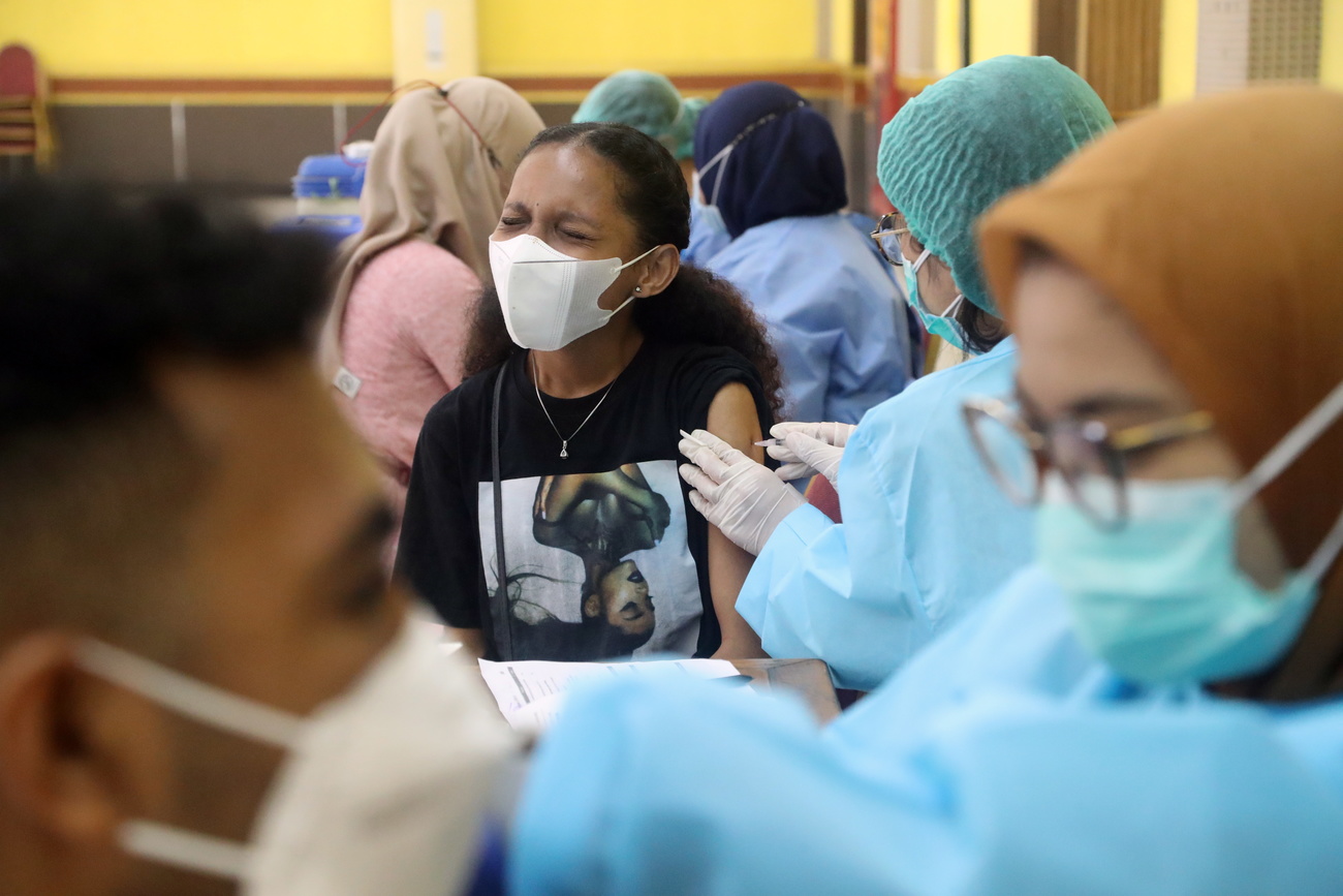 Fourth booster dose of COVID-19 vaccines for health workers in Indonesia.