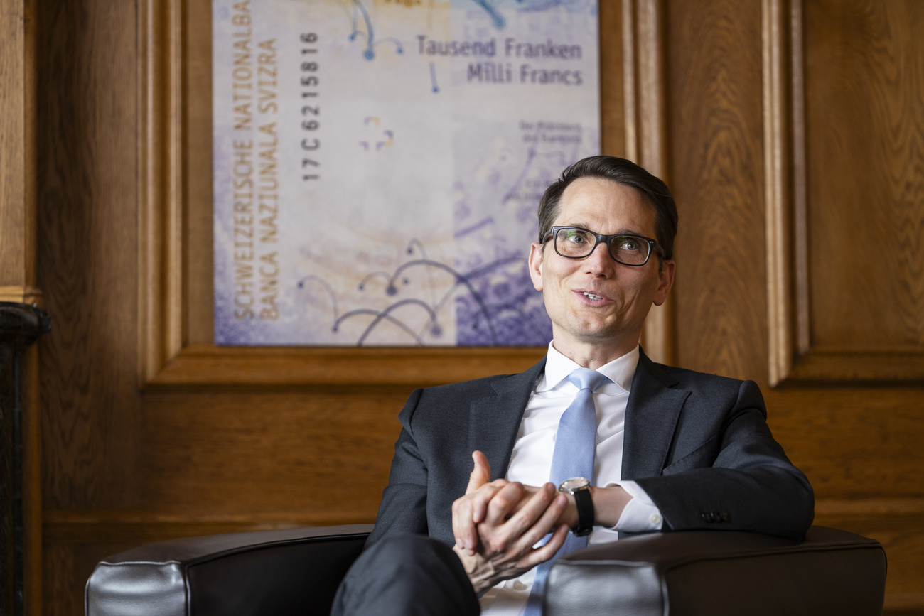 Il presidente della Banca nazionale svizzera Martin Schlegel non esclude un ritorno ai tassi di interesse negativi.