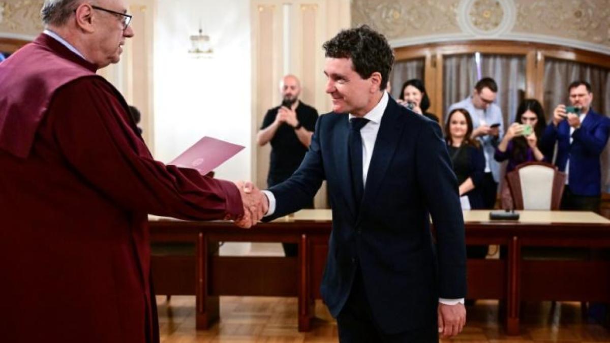 达恩就任罗马尼亚总统立场亲欧盟矢言对抗俄国影响- SWI swissinfo.ch