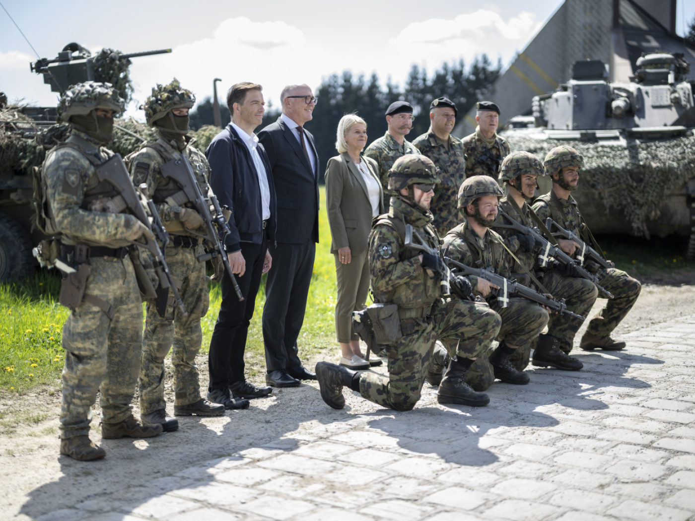 Federal Councillor Pfister reaffirms military cooperation with neighbours