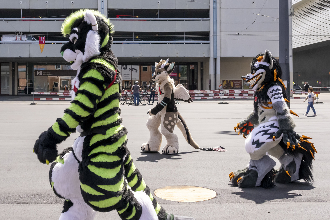 Trois personnages déguisés au Festival Fantasy Basel