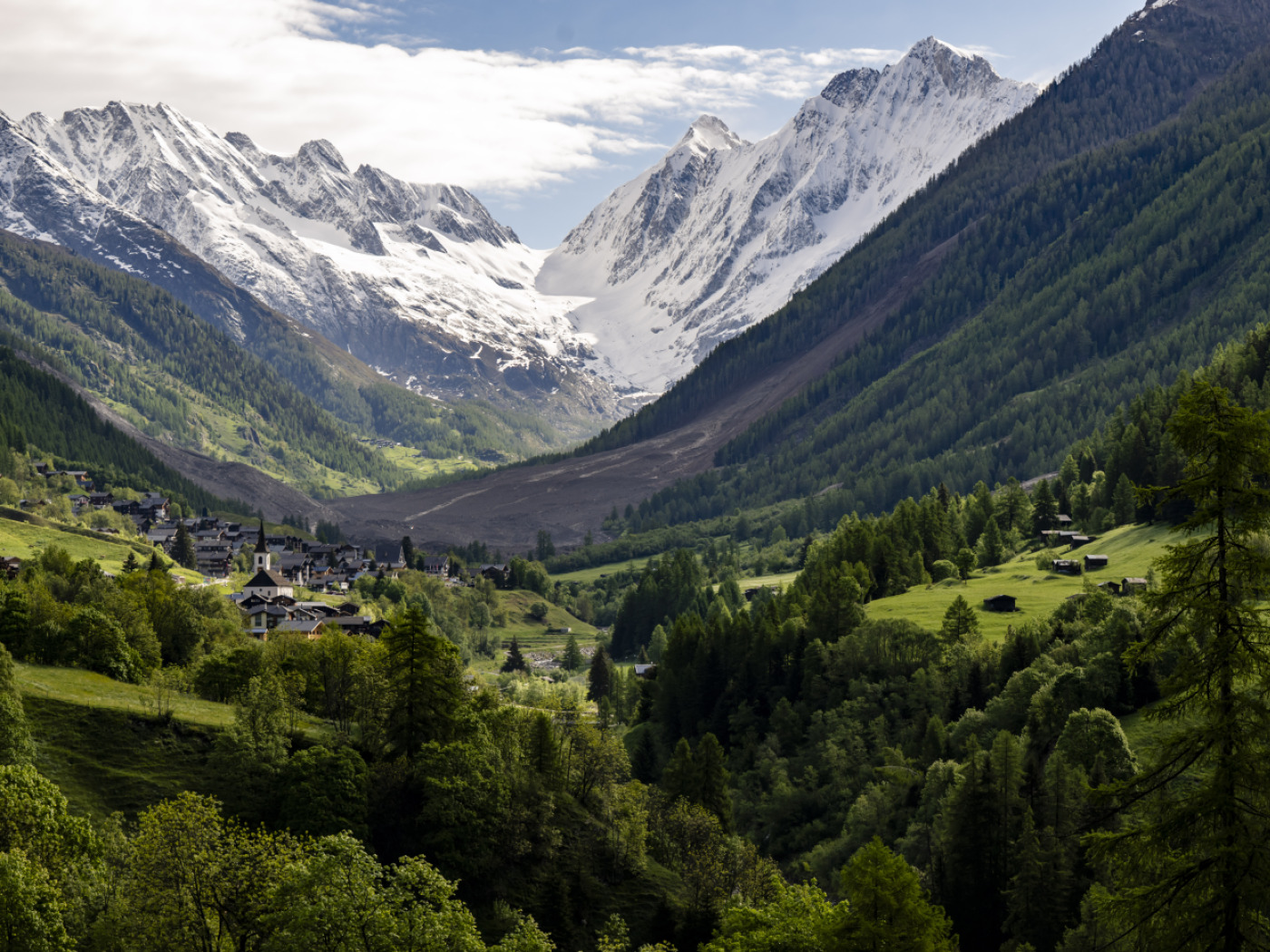 Interventions in the landslide area are not possible due to danger