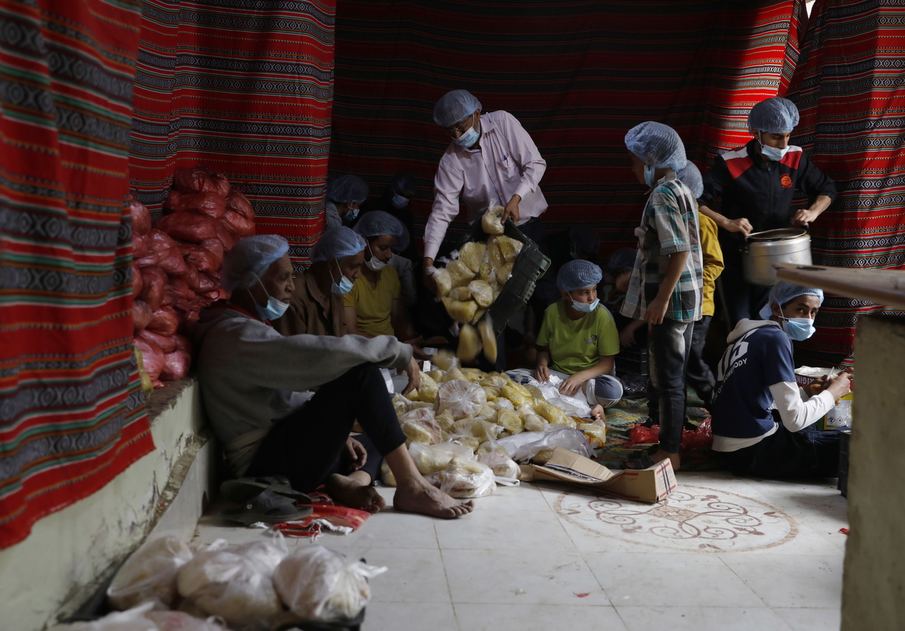 Volunteers prepare food aid for iftar, the meal traditionally taken after sunset prayers to break the Ramadan daily fast, at a charitable kitchen in Sana'a, Yemen, March 27, 2023.