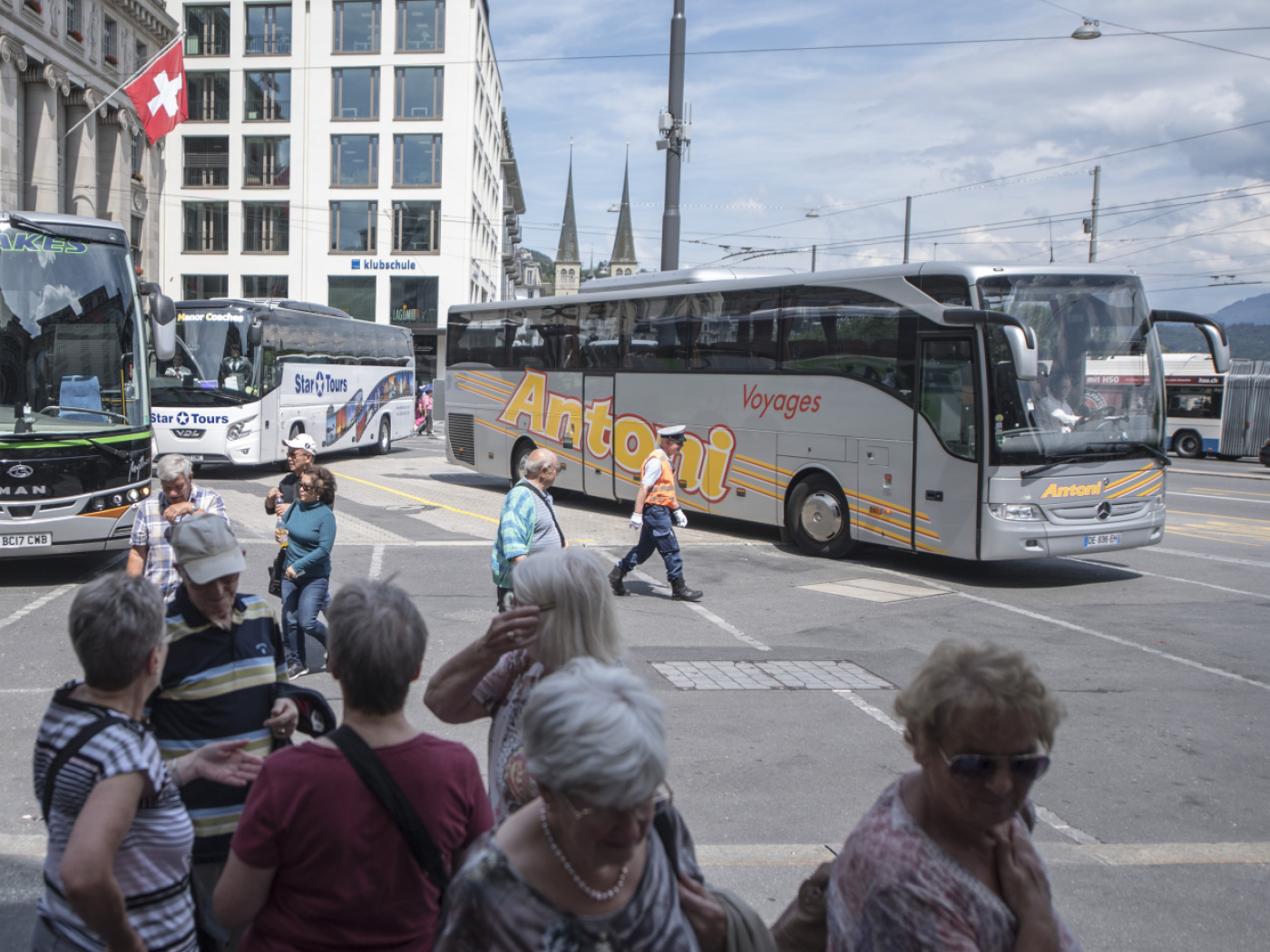 Fewer coaches stop in Lucerne city centre due to charges