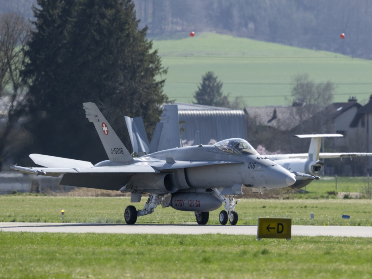 Swiss Air Force doubles permanently available F/A-18 fighter jet patrols -  SWI swissinfo.ch