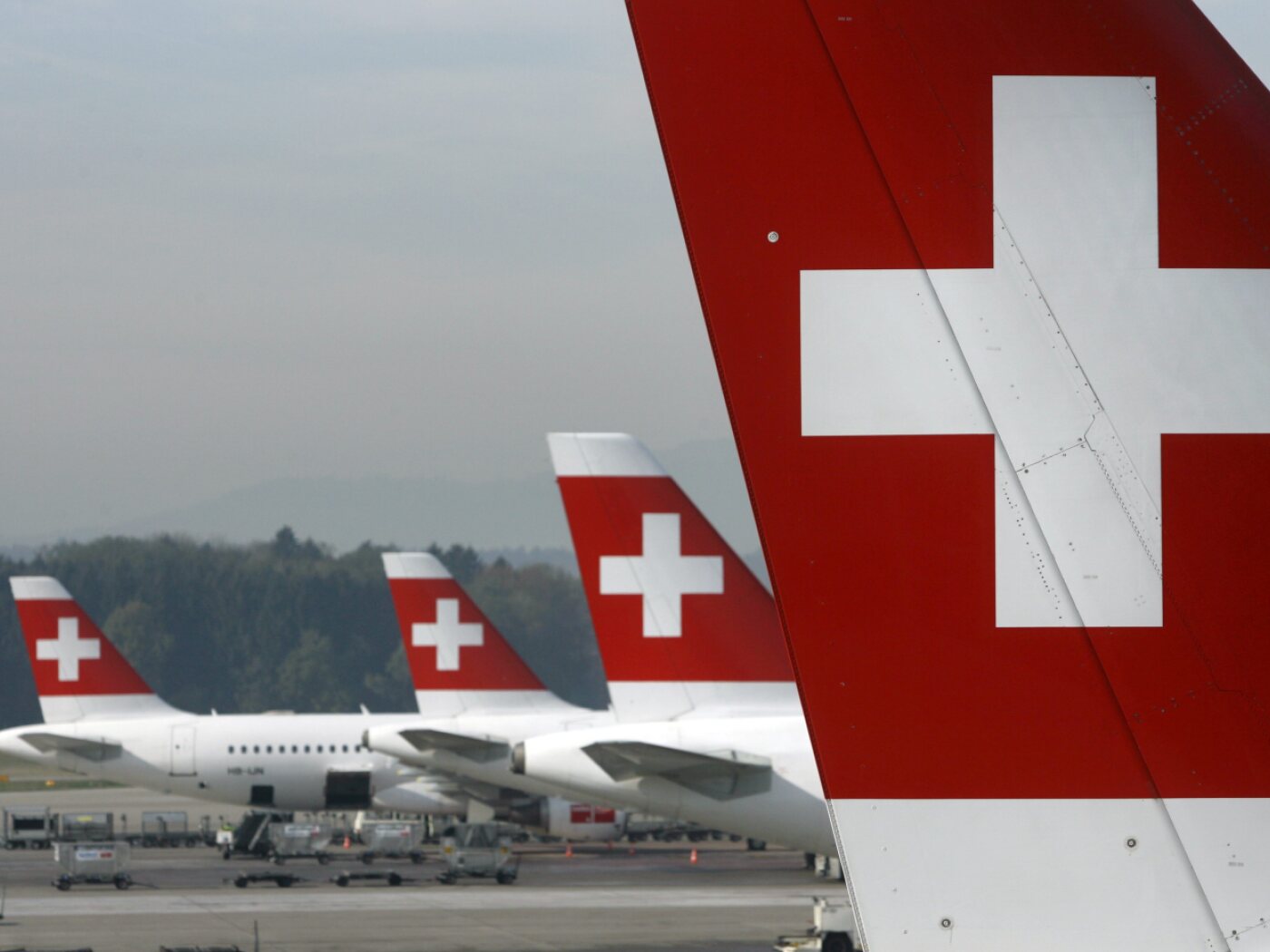 Biswind restricts air traffic at Zurich Airport