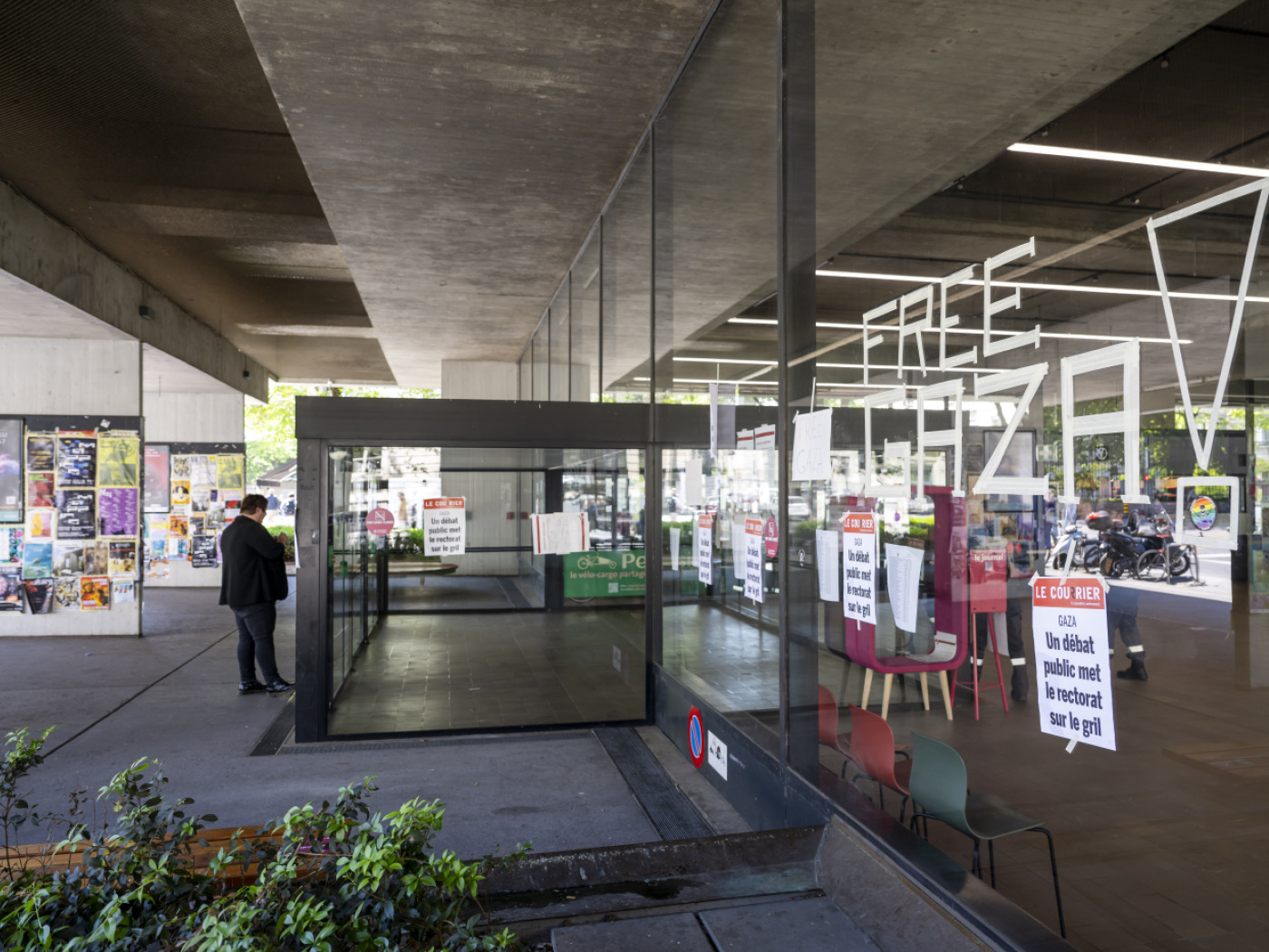 Pro-Palestinian students occupy the Uni Dufour building