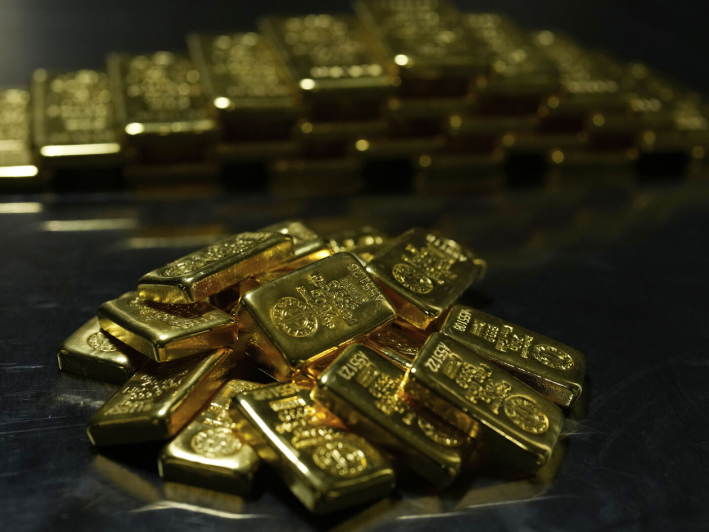 Gold loses luster after Sino-US trade truce