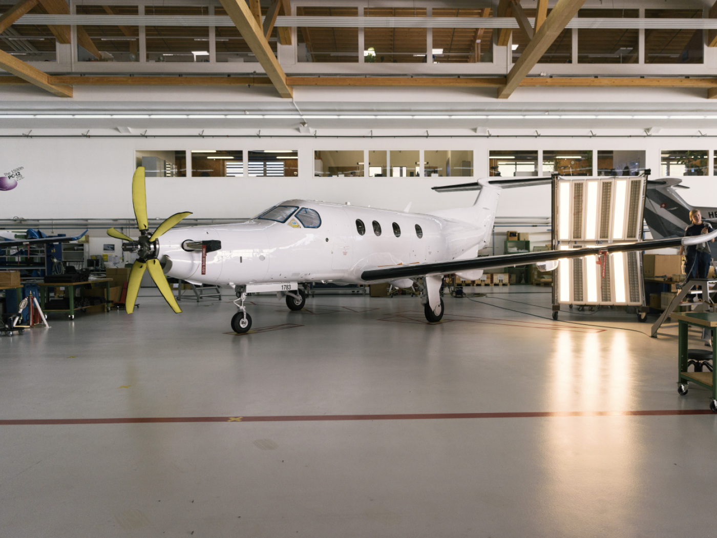 The federal administration's civilian fleet is too large