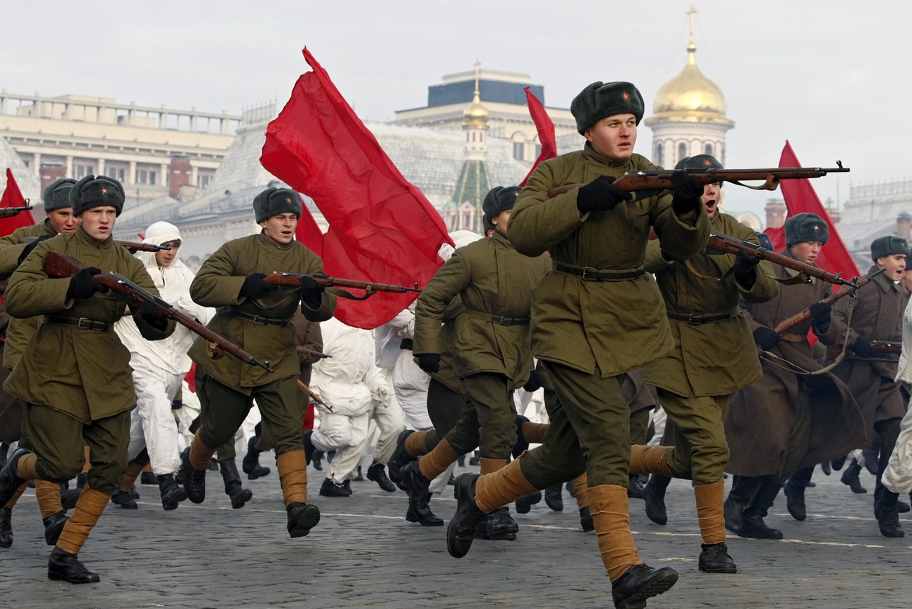 Гипертрофированный культ этой даты появился при Владимире Путине: именно он сделал 9 мая праздником с элементами массовой мобилизации, превратив победу 1945 года в фундамент российской идентичности