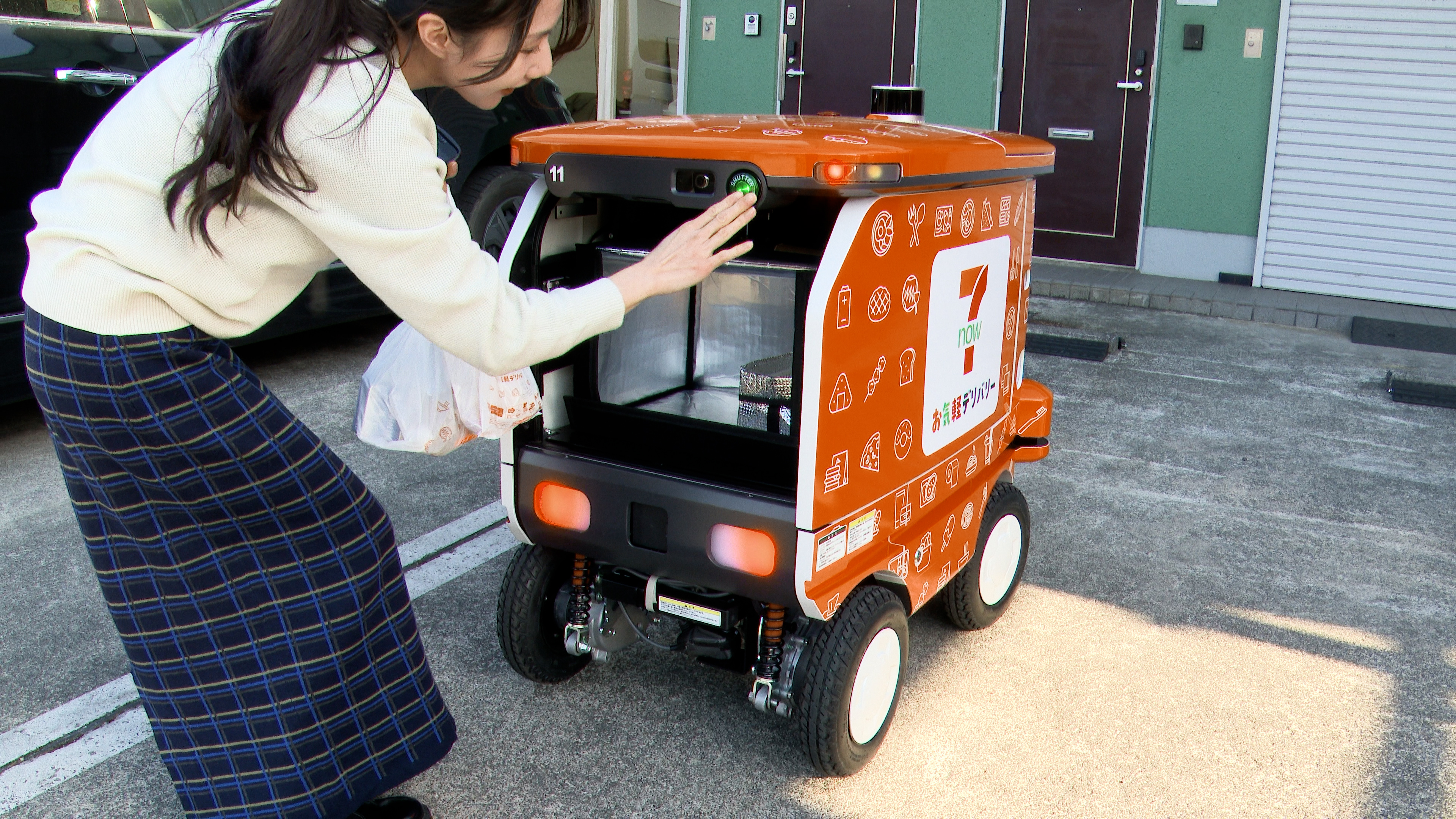 7NOW ロボ配送商品受け