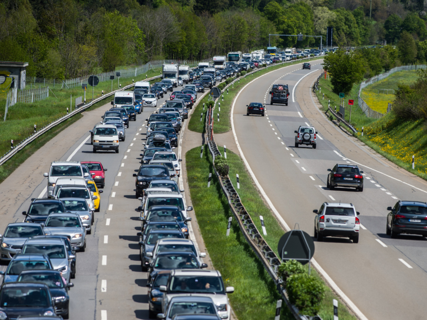 Longest traffic jams before Whitsun expected on Friday and Saturday afternoon
