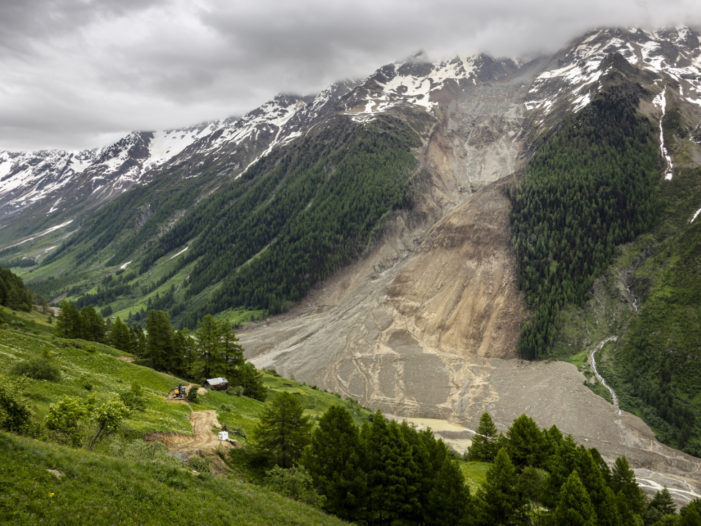 Some of the residents of Blatten (VS) were able to visit their homes