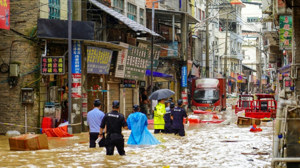 Más de 80.000 evacuados por inundaciones en el suroeste de China - SWI  swissinfo.ch