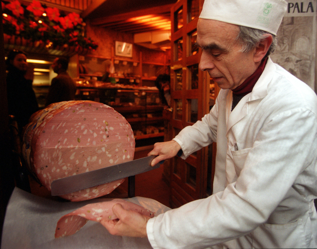 uomo taglia mortadella