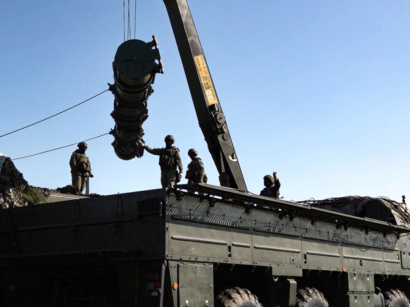 Nuclear weapons: spending exceeds 100 billion dollars