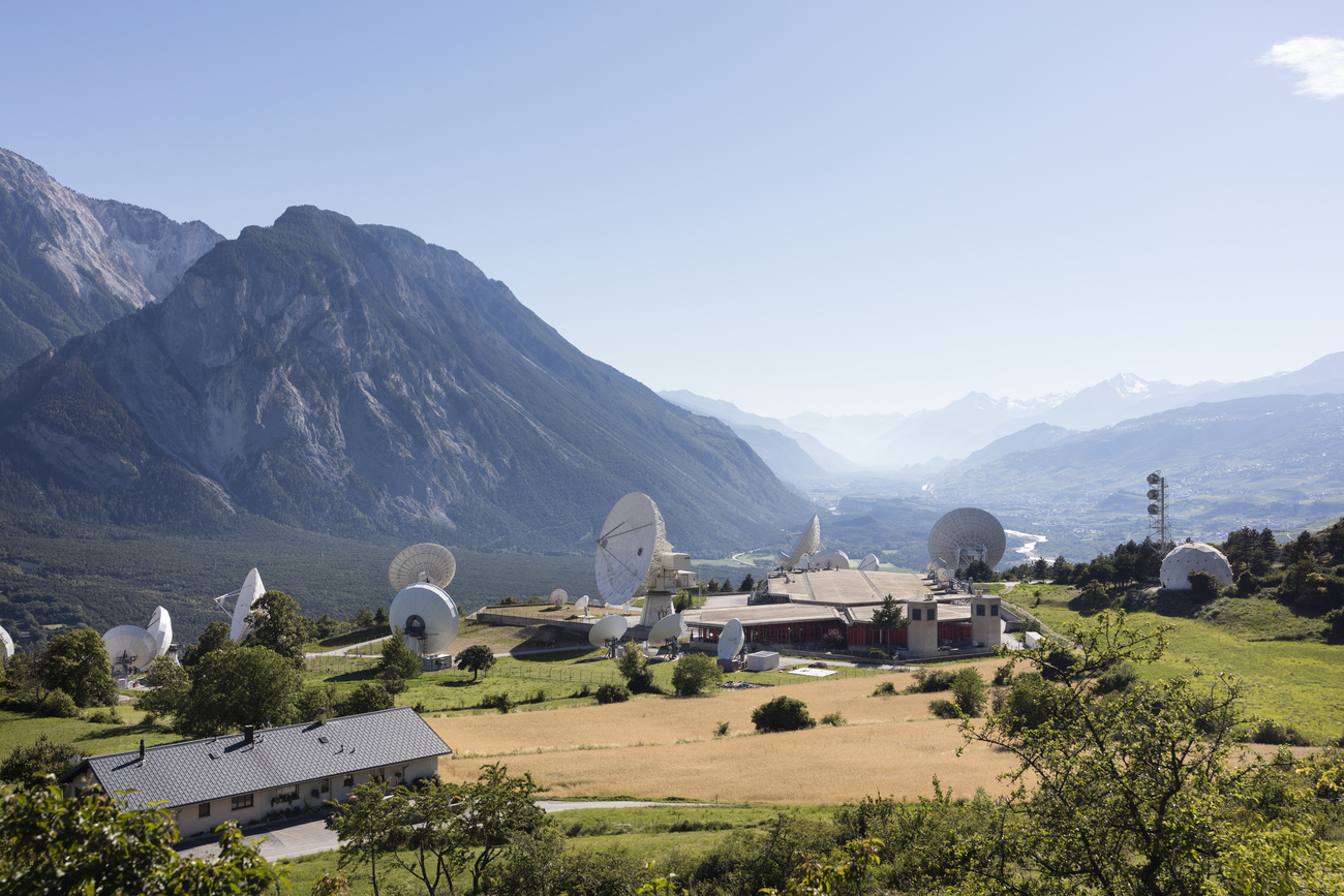 Elon Musk's United States space company SpaceX, which owns Starlink, announced at the beginning of June its plans to build 40 antennae in Leuk, canton Valais.