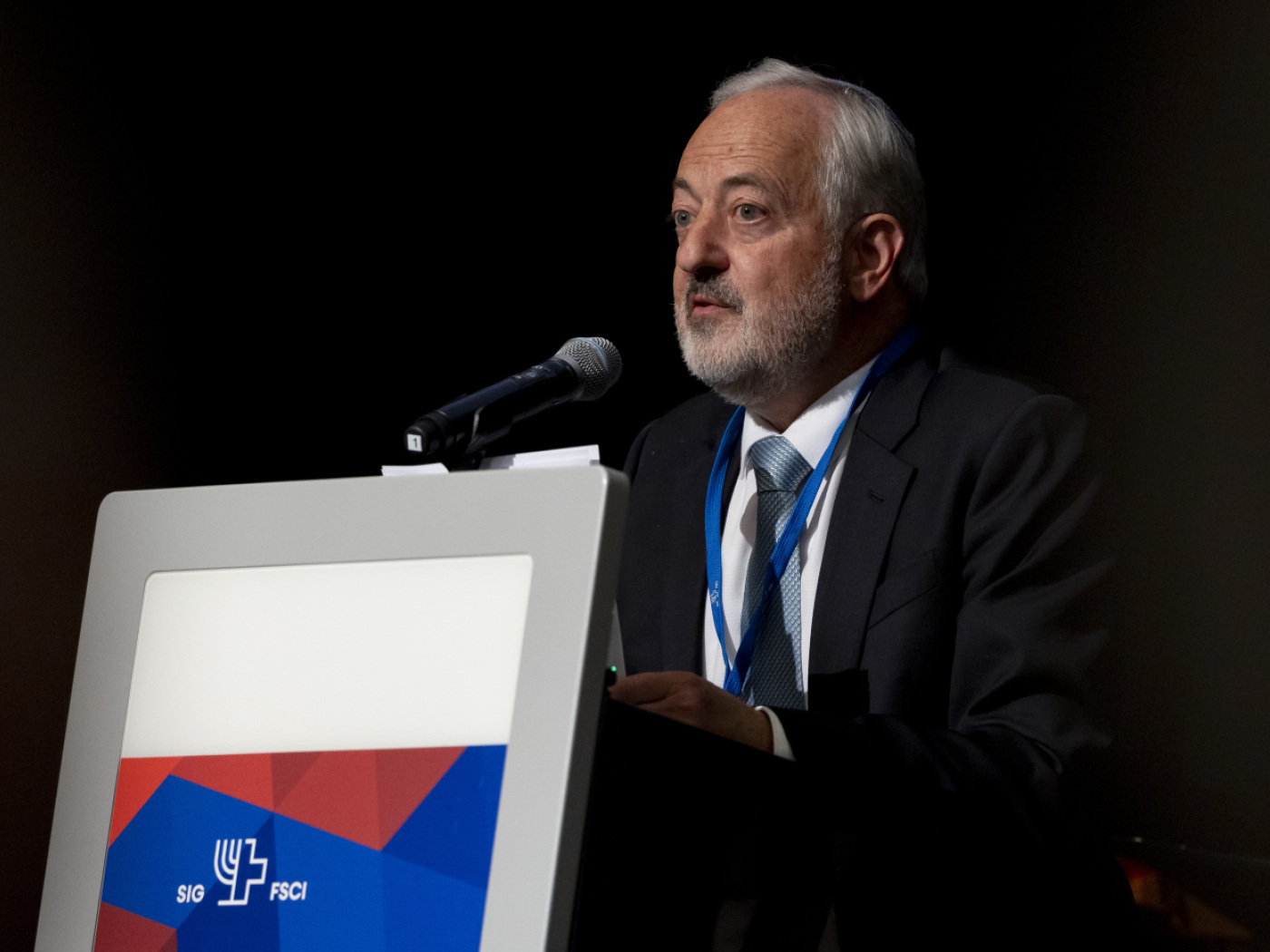 В интервью NZZ он высоко оценил работу Иньяцио Кассиса (Ignazio Cassis) в контексте конфликта на Ближнем Востоке.