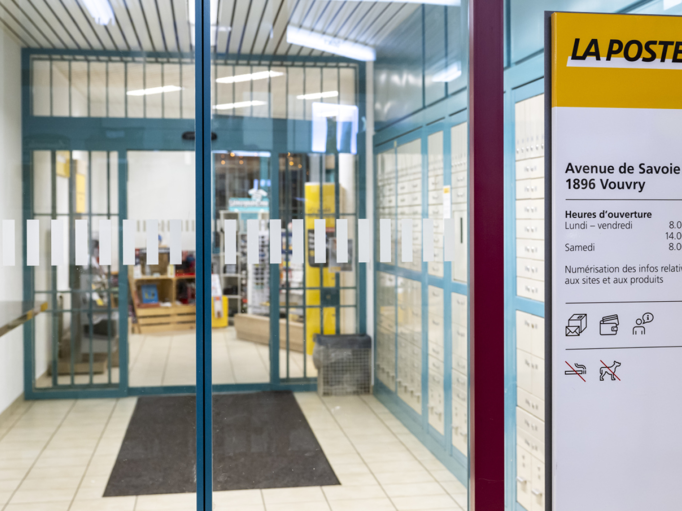 Zahlungen am Postschalter verlieren weiter an Bedeutung - SWI swissinfo.ch