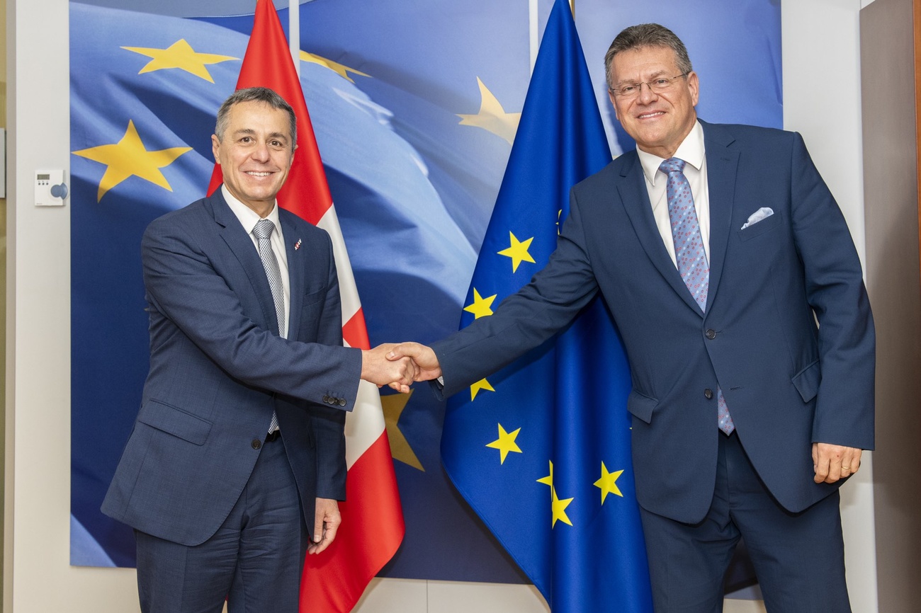 Le conseiller fédéral Ignazio Cassis (à droite) et le commissaire européen Maroš Šefčovič