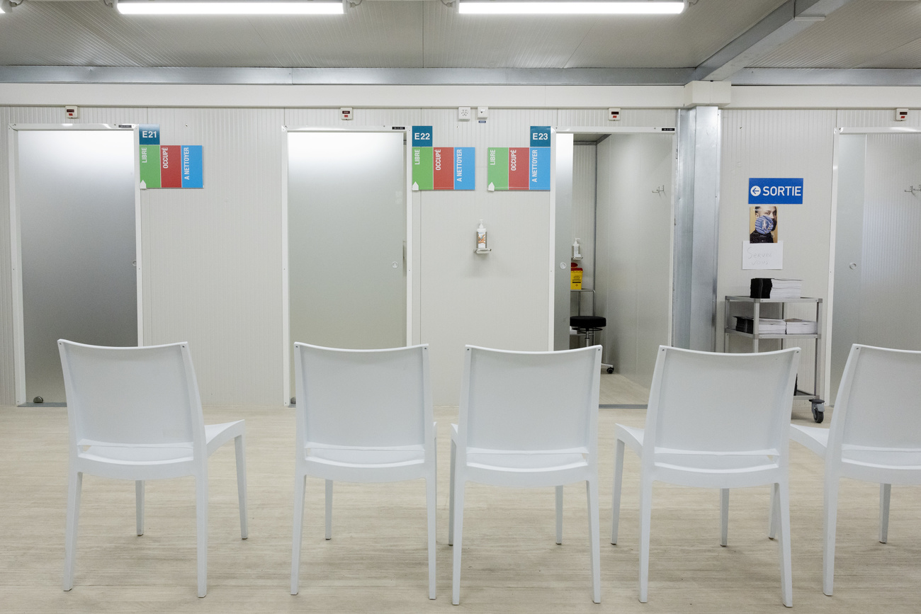Vue du centre de vaccination des Hôpitaux universitaires de Genève (HUG), organisé pour la quatrième dose de rappel contre le Covid-19, à Genève, Suisse, en octobre 2022.