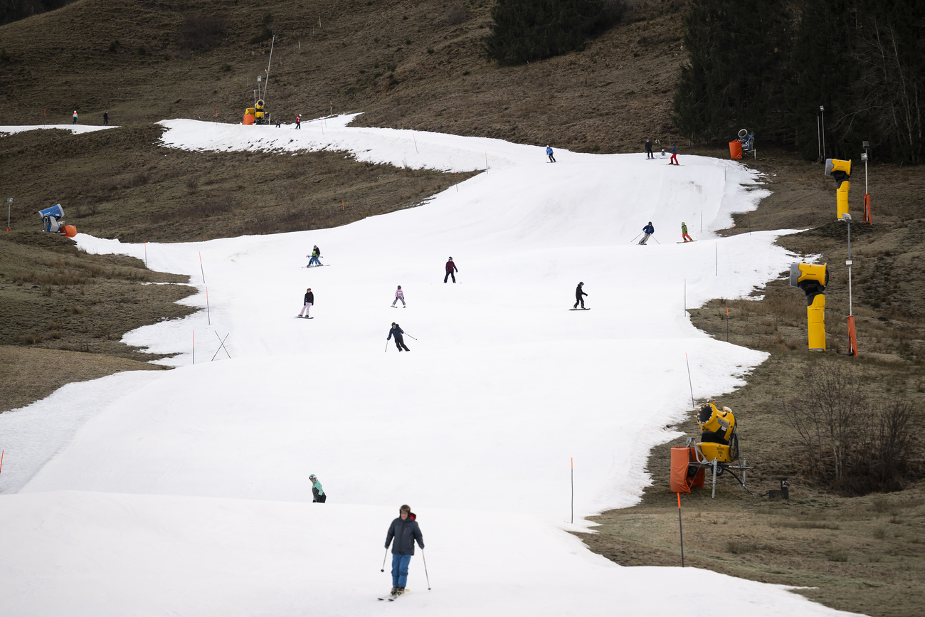 虽久负滑雪胜地的美名,瑞士却不得不面对低海拔地区已无稳定雪源的窘境