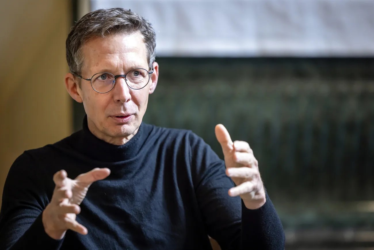 「我們也會向美國、杜拜、新加坡外派人才,」Michael Hermann說。