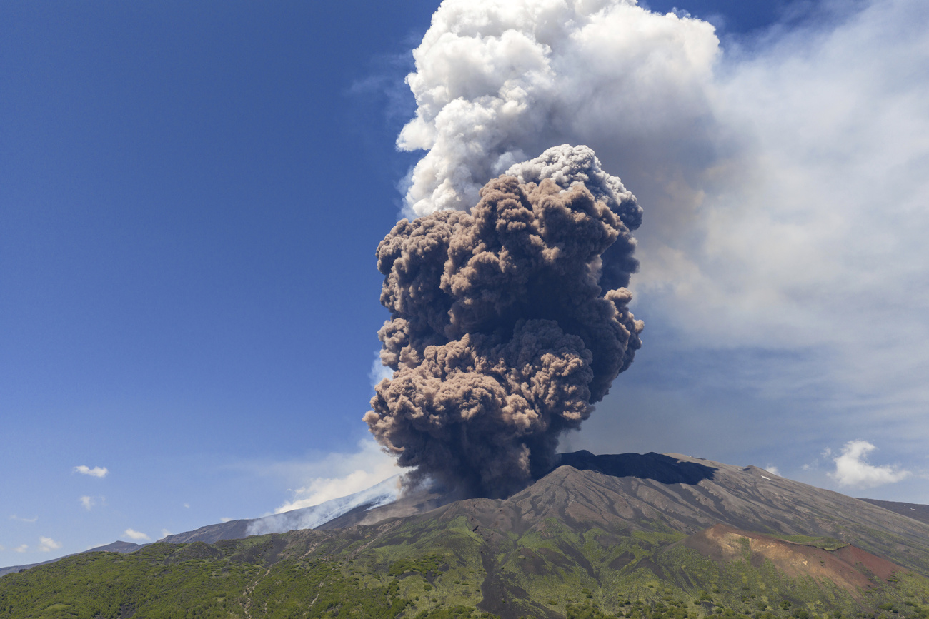 vulcano in eruzione