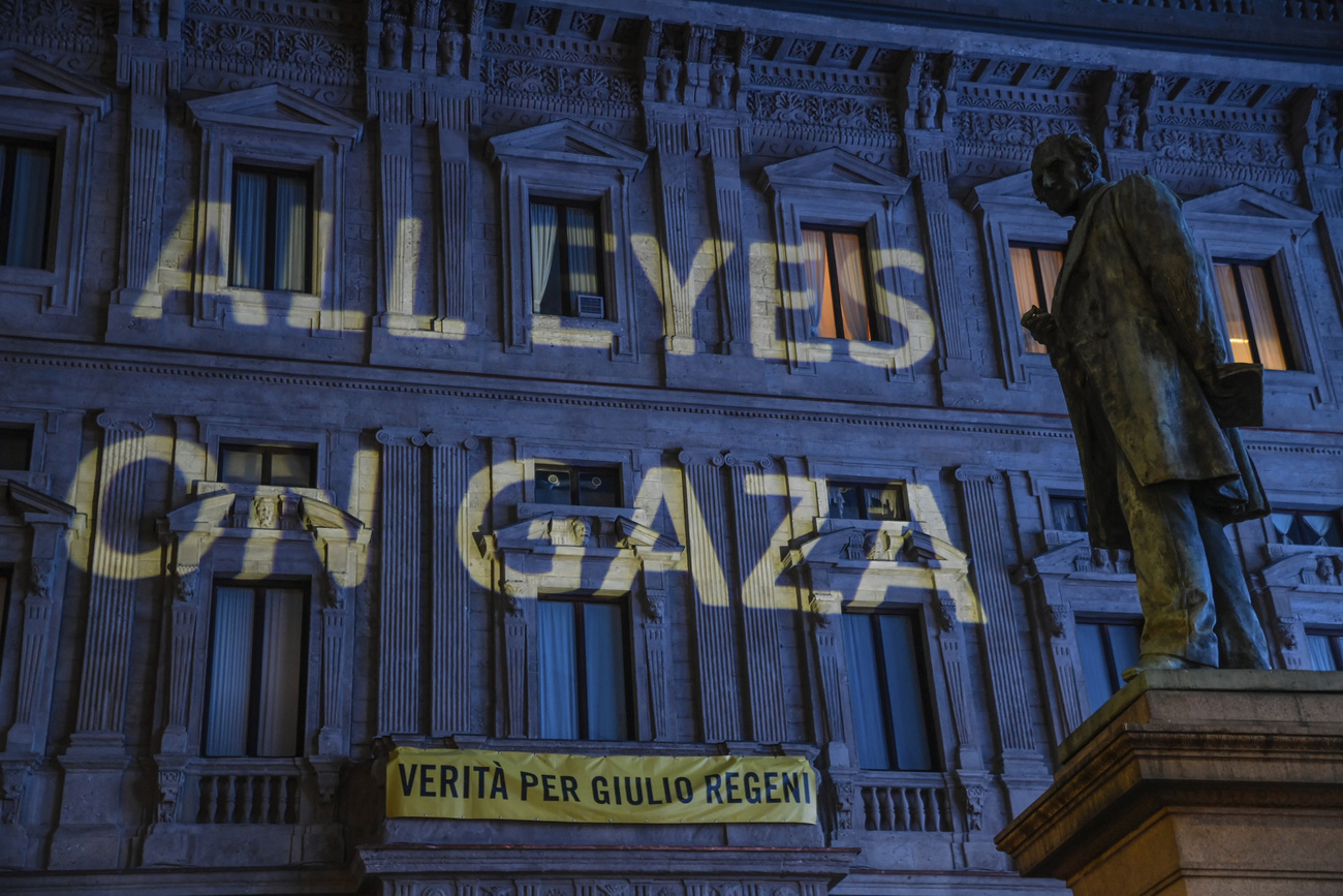 scirtta all eyes on gaza su muro di un edificio