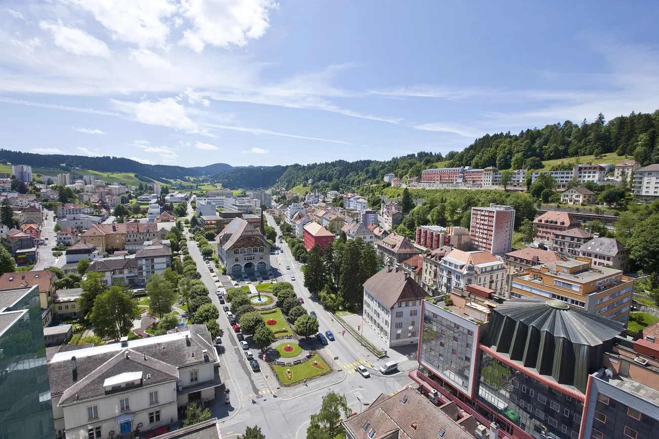 潛力:勒洛克老城中心。瑞士聯邦公路局預測,隧道開通後,該市的房地產價格有望上漲。