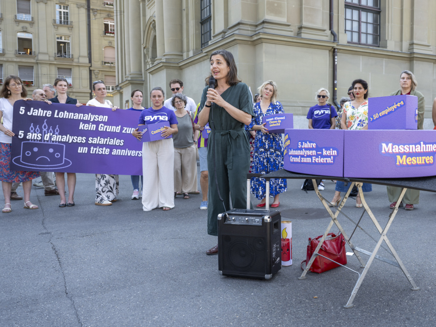 manifestazione in piazza a berna