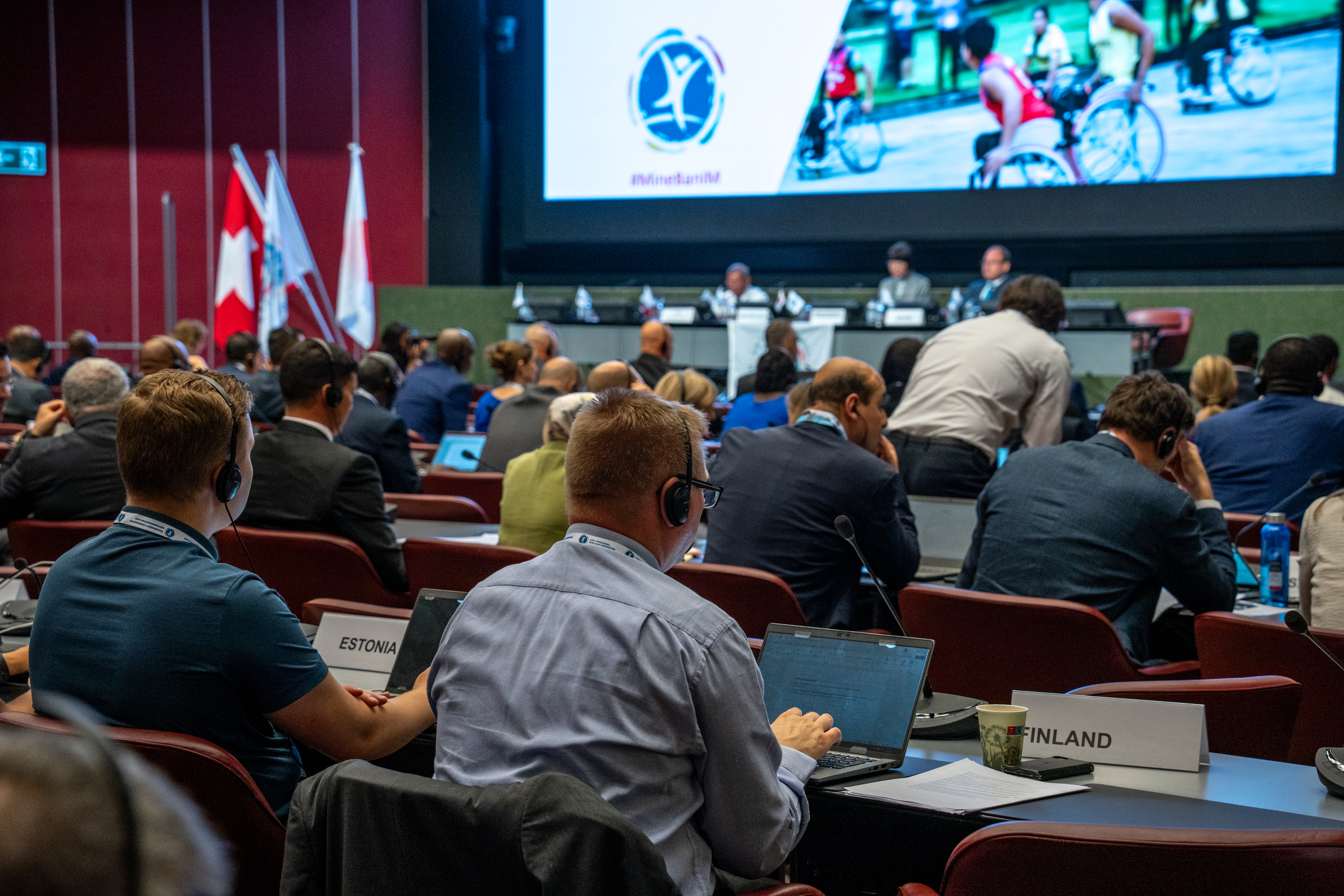 Des diplomates lors de la rencontre intersession des États parties à la Convention d'Ottawa, à Genève