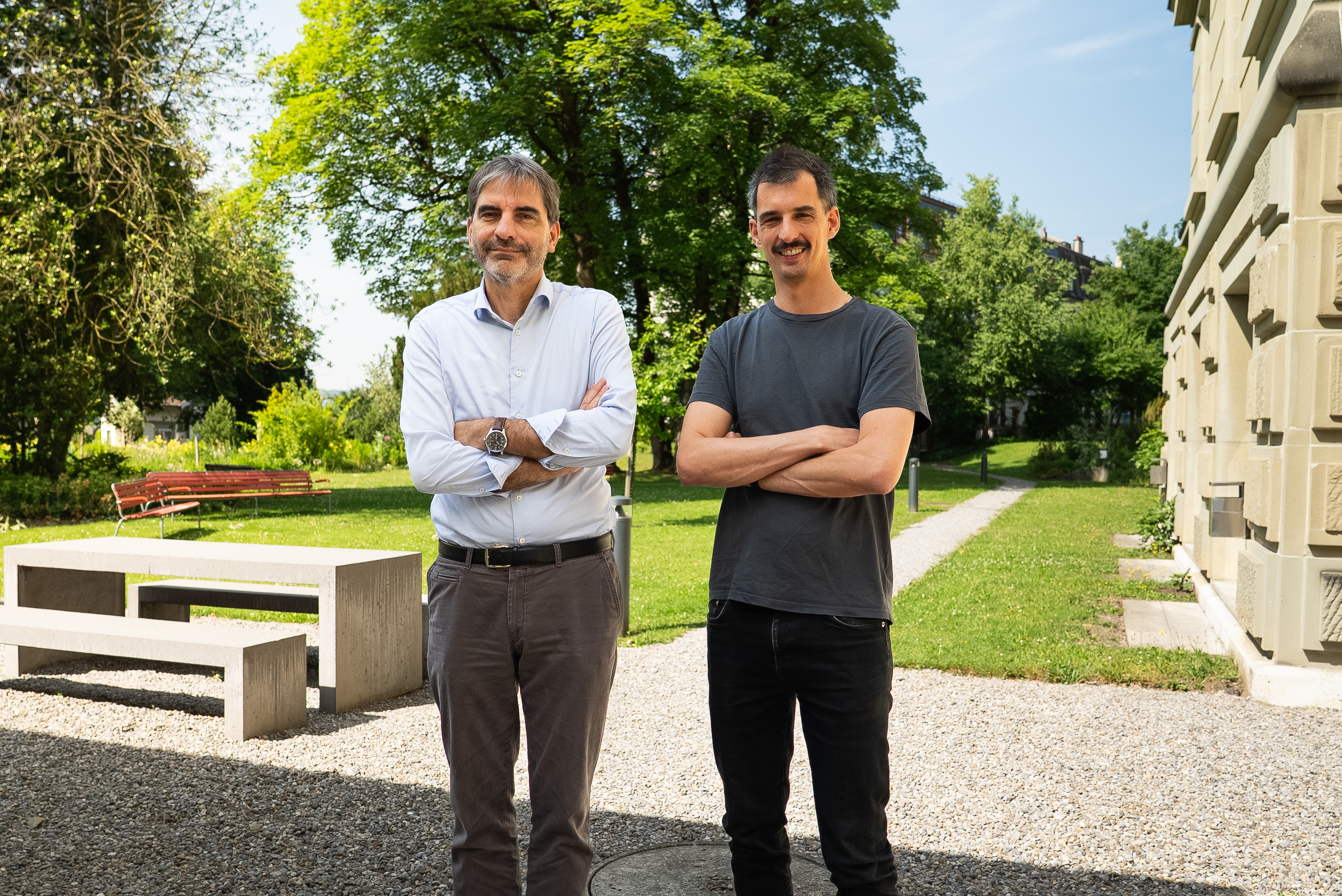 Geldcast-Moderator Fabio Canetg und Aymo Brunetti, Wirtschaftsprofessor an der Universität Bern