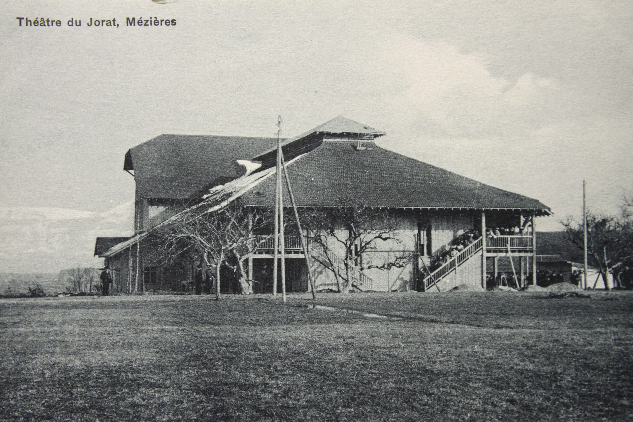 The Théâtre du Jorat was inaugurated in 1908 by René Morax. Here is a postcard from 1947.