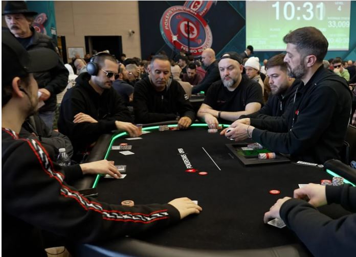 Partie de poker dans un casino