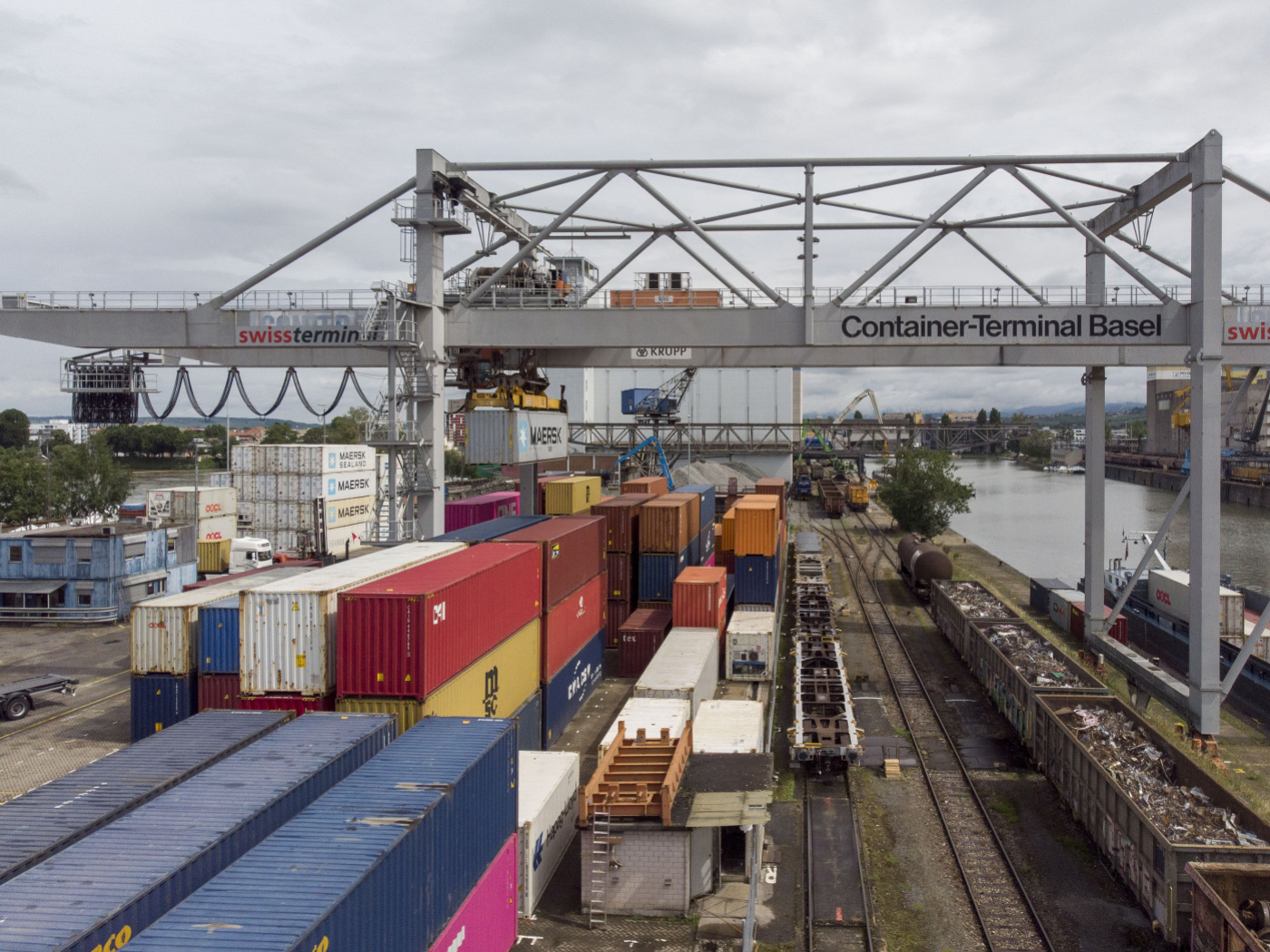 Swiss economy grows slightly faster in the first quarter