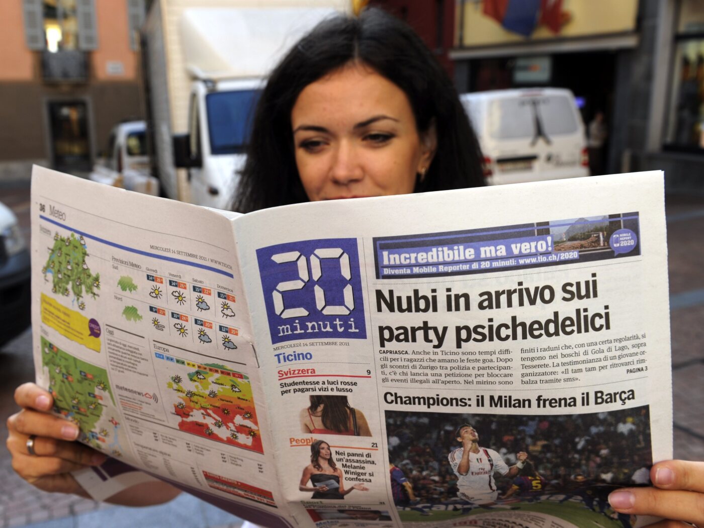 donna legge edizione cartacea di 20 minuti