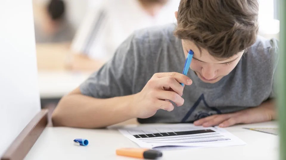Im Kanton Freiburg hat eine Schule für die Betroffenen einen Raum der Stille eingerichtet.