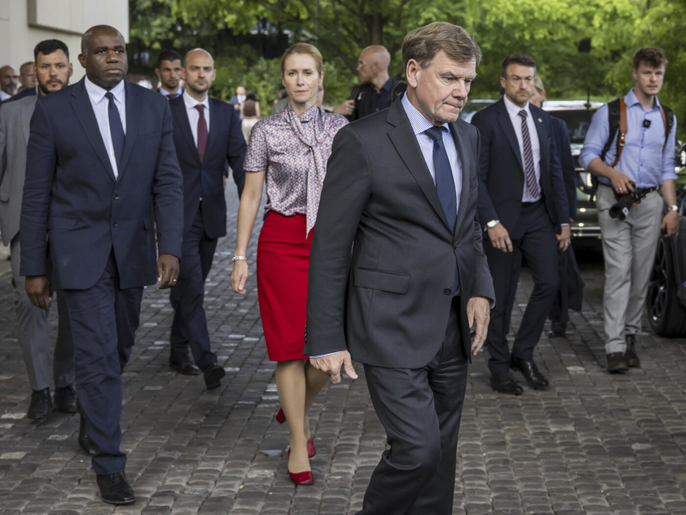 Europeans call on Iran to negotiate with Washington