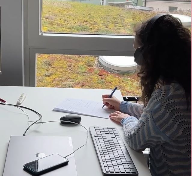 giornalista al lavoro