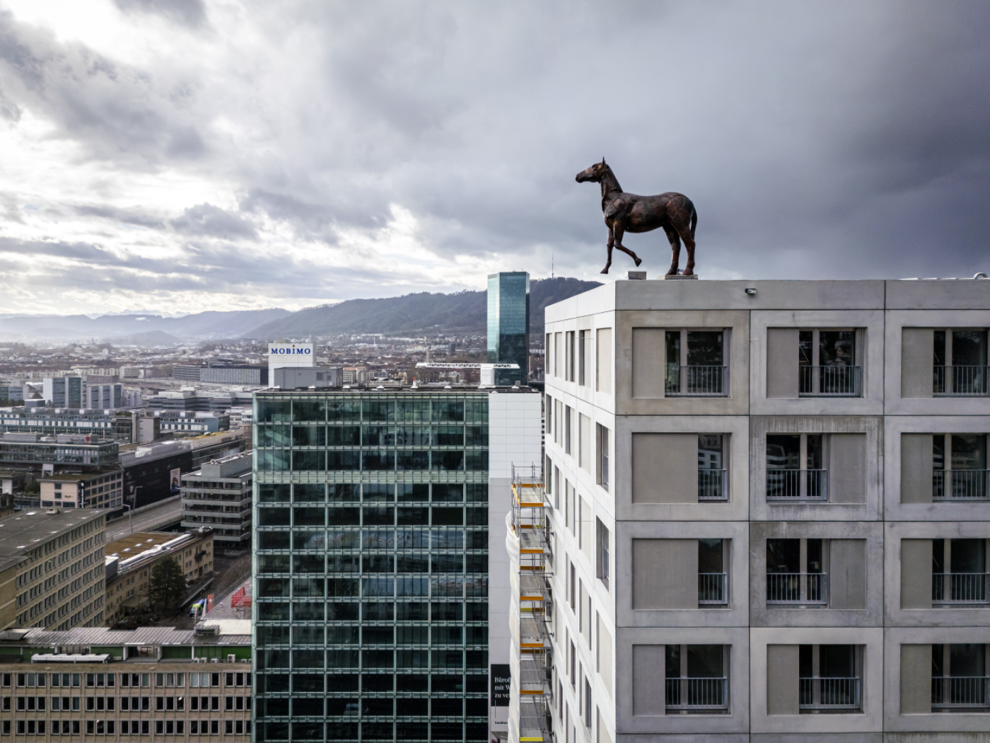 Zurich SVP wants to launch popular initiative "Wohnige für eusi Lüüt" (Residents for our people)