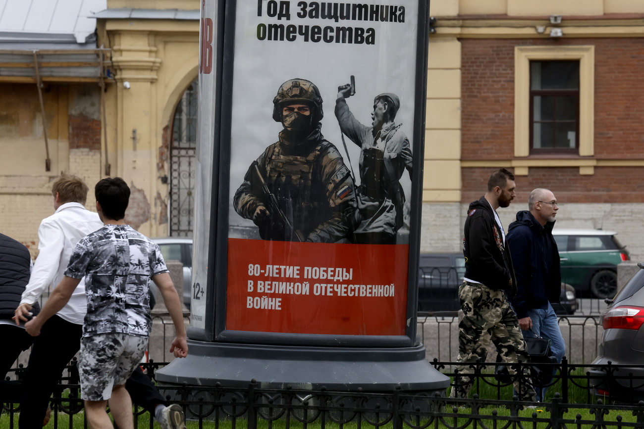 Пропаганда на улицах российских городов.