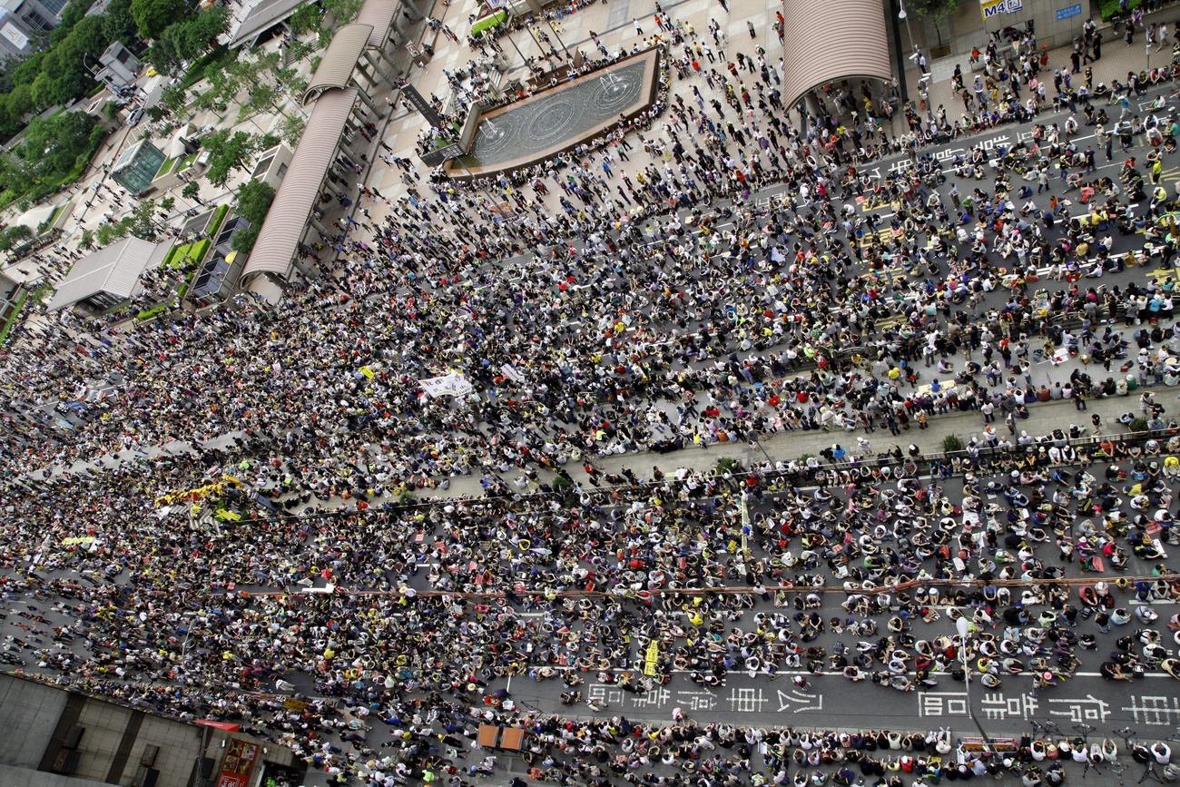 2014年4月,大批民众走上台北街头抗议核能的使用。然而此后讨论的风向发生了变化。