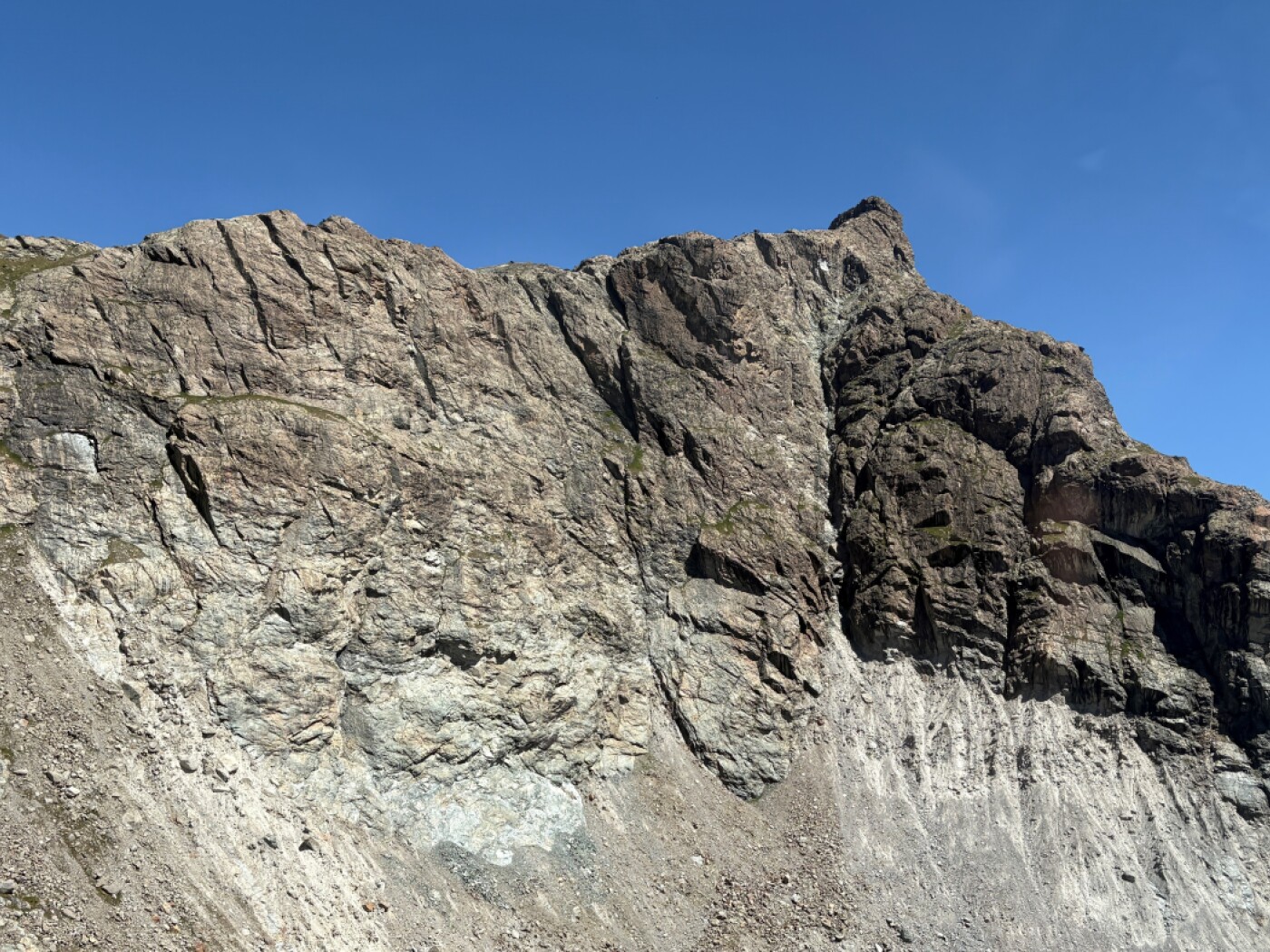 German mountaineer dies in fall on the Riffelhorn in Valais